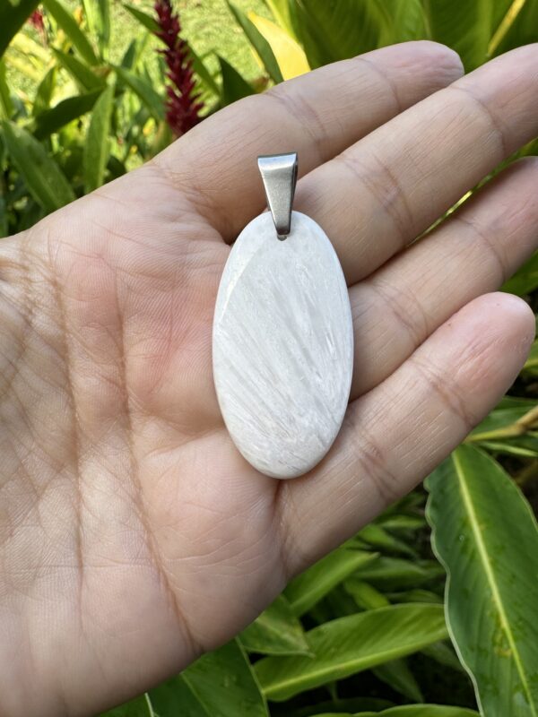 Pendentif Scolecite blanche