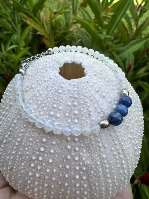 Bracelet réglable Intuition en Péristérite AA et Cyanite qualité gemme – Image 3