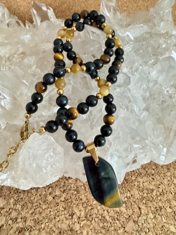 Collier énergétique unique Oeil de faucon AAA – Image 4