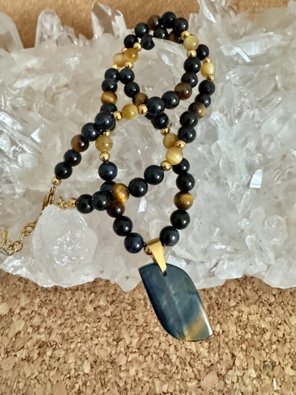 Collier énergétique unique Oeil de faucon AAA