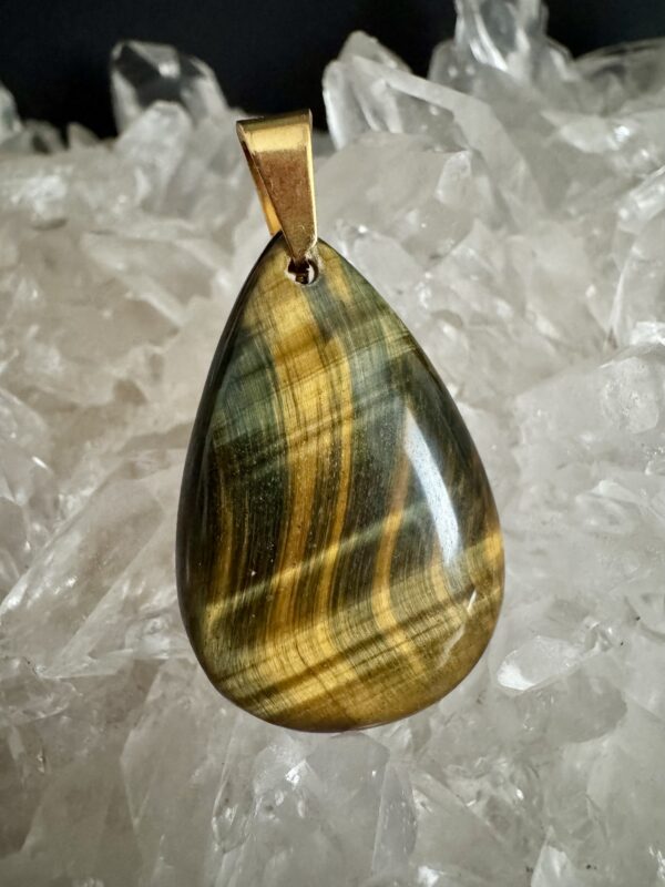 Pendentif doré Oeil de tigre AAA